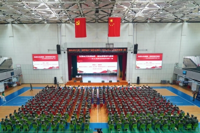 黨委書(shū)記龍獻(xiàn)忠為2025級(jí)新生講授“開(kāi)學(xué)第一課”